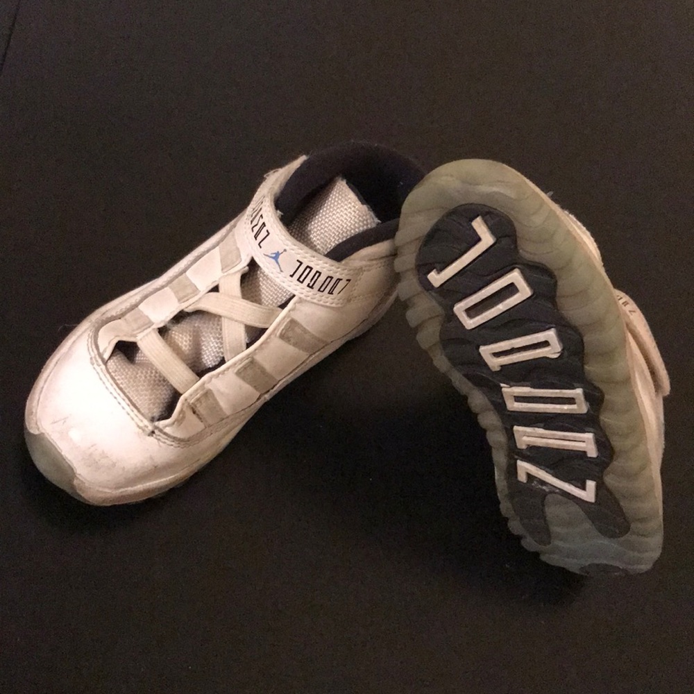 COPY - Jordan Legend blue